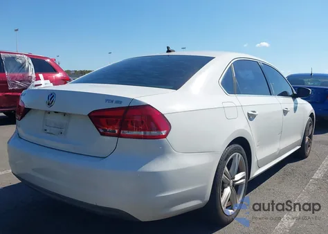 2014 Volkswagen Passat 2.0L Tdi Se из США, поврежденный, VIN 1VWBN7A30EC092659